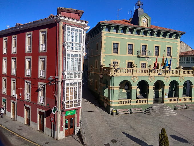 Foto exterior de la farmacia Lomba 